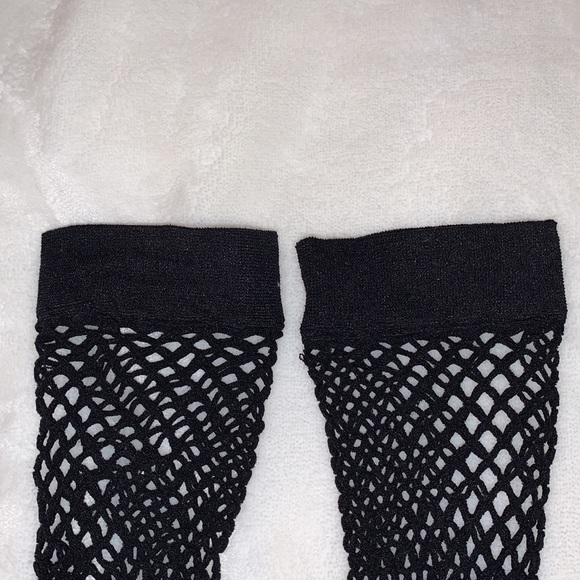 FISHNET ANKLE SOCKS - Picture 3 of 4